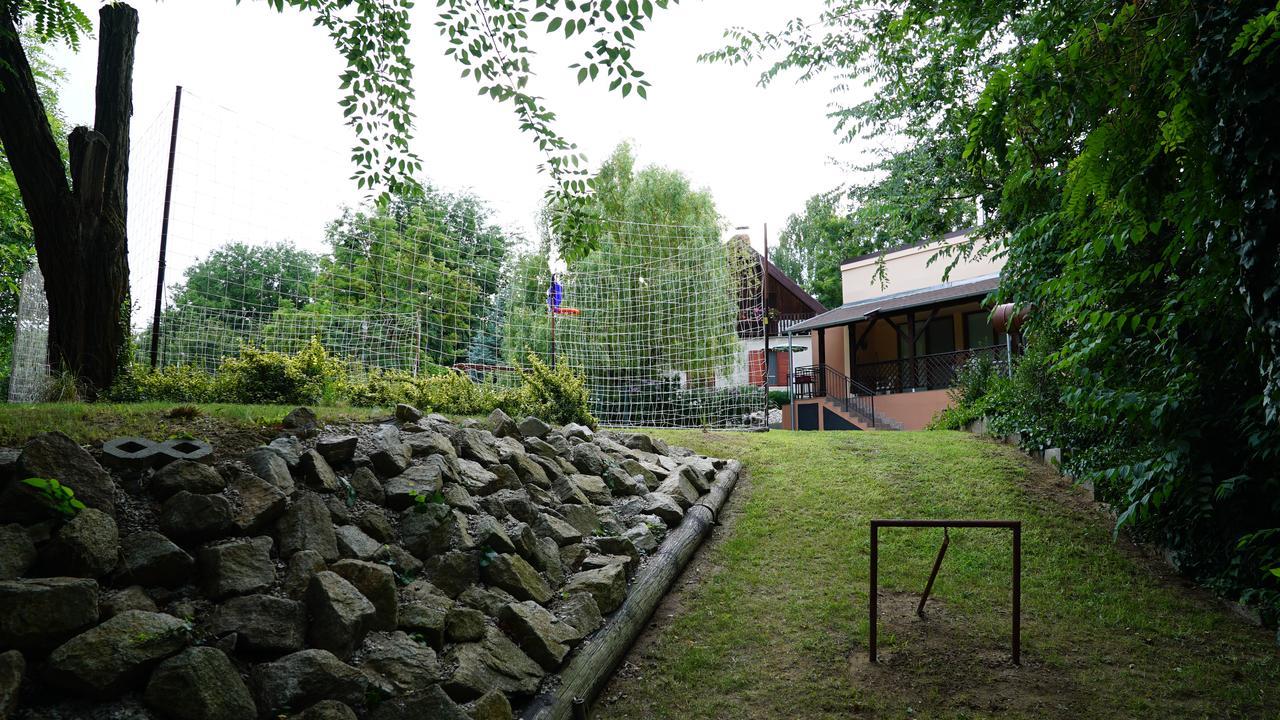 Tobo House Along The River Danube Radvaň nad Dunajom Esterno foto